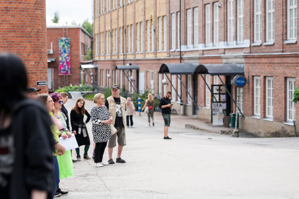 Tapahtuma houkutteli ihmisiä sankoin joukoin eri puolilta Jyväskylää, sekä muualta Suomesta.